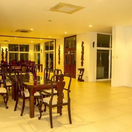 Hotel Villa Viana Marawila Exterior photo