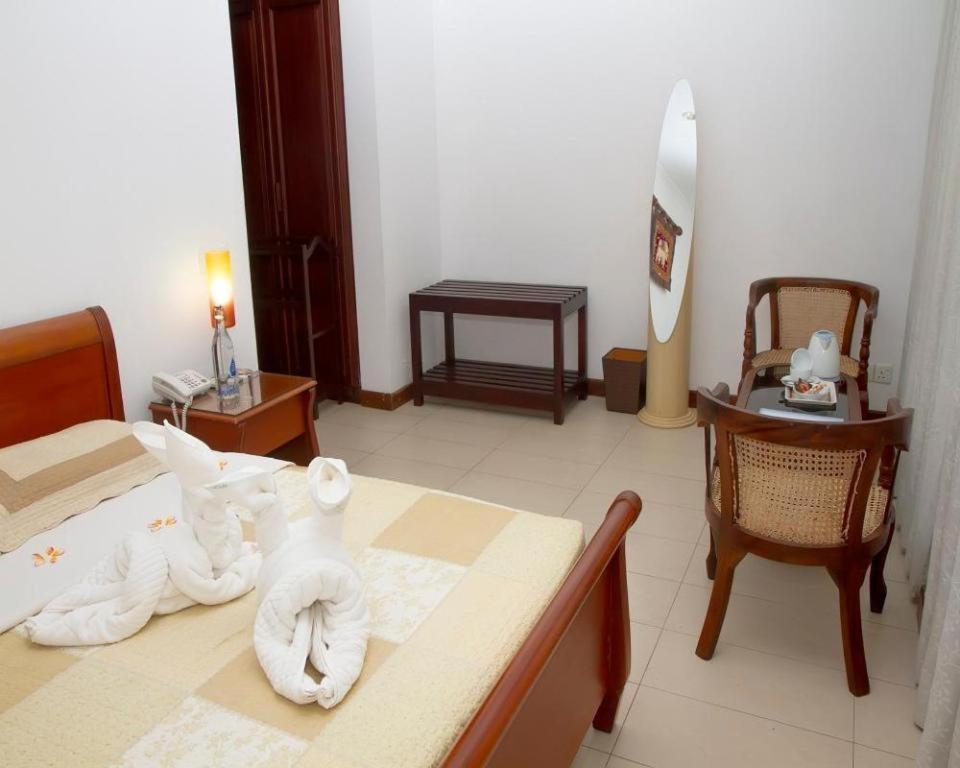 Hotel Villa Viana Marawila Exterior photo